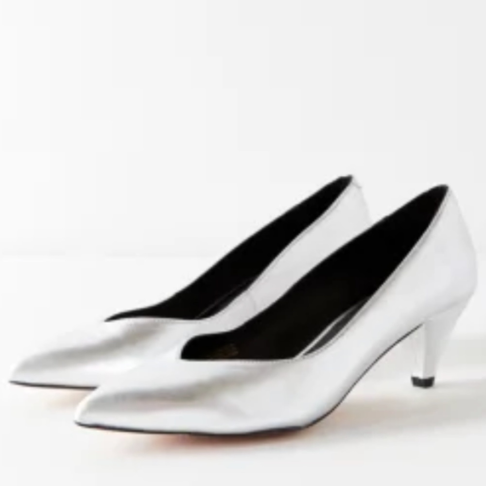 Urban Outfitters Silver Metallic Kitten Leather Heels 8 39 - Picture 1 of 8